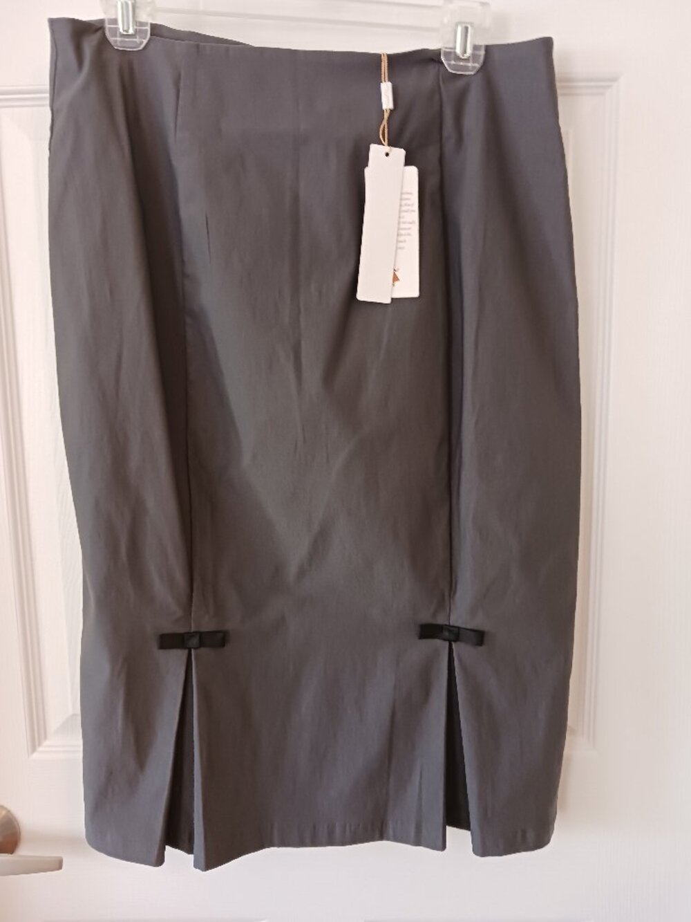 Belle Pogue gray skirt, Size L